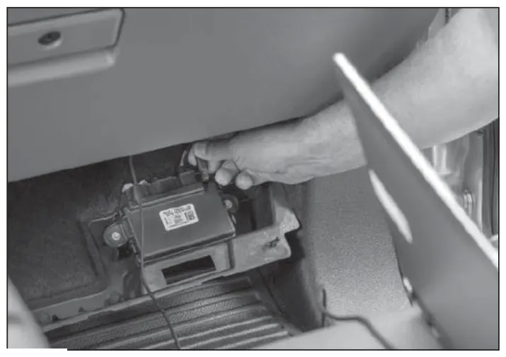 Figura 4, figura del manual del propietario Chelsea 210: Super Duty F-250/350/450/550/600, MY2020+, TODAS las instalaciones del switch de la toma de fuerza en cabina