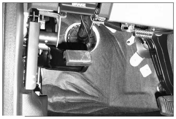 Figura 5, figura del manual del propietario Chelsea 247: Medium Duty F-650/F-750 - MY2016-MY2025 - Diésel 6.7L Instalación del switch de la toma de fuerza en cabina