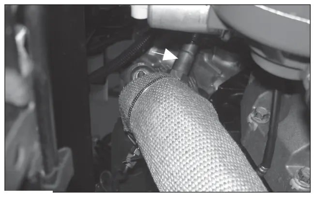 Figura 83, figura del manual del propietario Chelsea 247: Instalación del protector térmico de la toma de fuerza, SOLO en motores de GASOLINA (antes de abril de 2017)