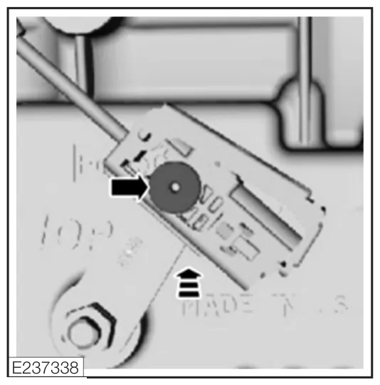 Figura 102, figura del manual del propietario Chelsea 247: Retiro e instalación de la palanca de cambios y del soporte de Ford, MY2017-MY2018