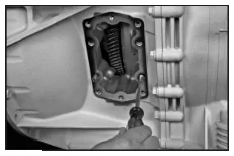 Fig. 4, figura del manual de servicio Chelsea 280: Montaje de la toma de fuerza en la transmisión para Allison
