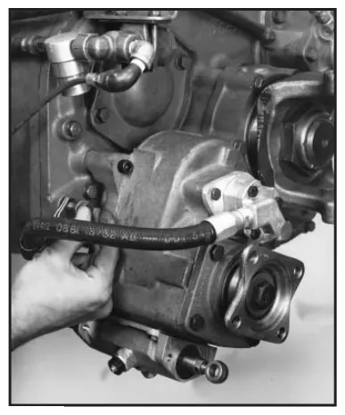 Fig. 4, figura del manual de servicio Chelsea 541: Toma de fuerza serie 541 a la transmisión