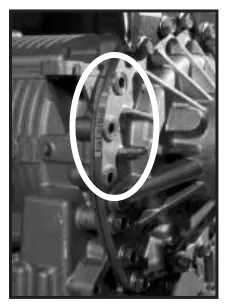 Fig. 9a, figura del manual de servicio Chelsea 890: Montaje de la toma de fuerza en la transmisión
