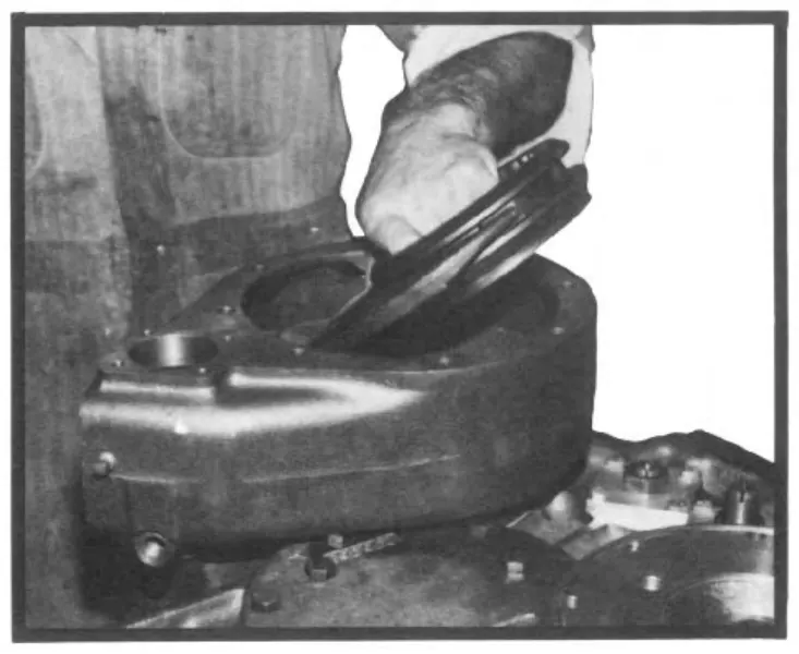 **Fig. 3**, figura del manual de servicio Fabco PTO-110: D. Desarmado de la toma de fuerza y del desembrague