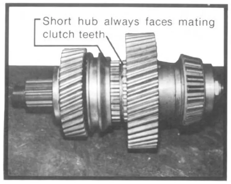 **Fig. 5: Ensamble de la flecha de entrada TC-65 con camisa ciega**, figura del manual de servicio Fabco PTO-110: A. Precauciones generales para el rearmado