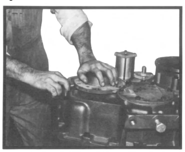 **Fig. 19**, figura del manual de servicio Fabco PTO-110: E. Ensamble de la carcasa principal