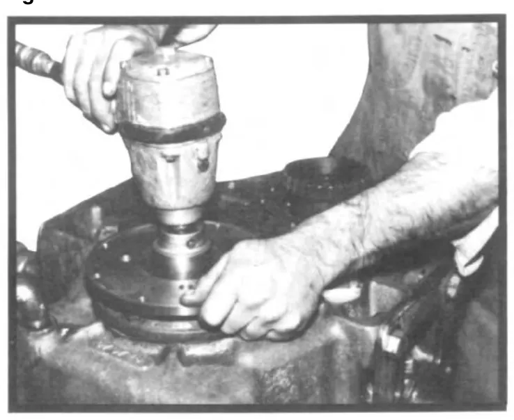 Figura del manual de servicio Fabco PTO-110: E. Ensamble de la carcasa principal