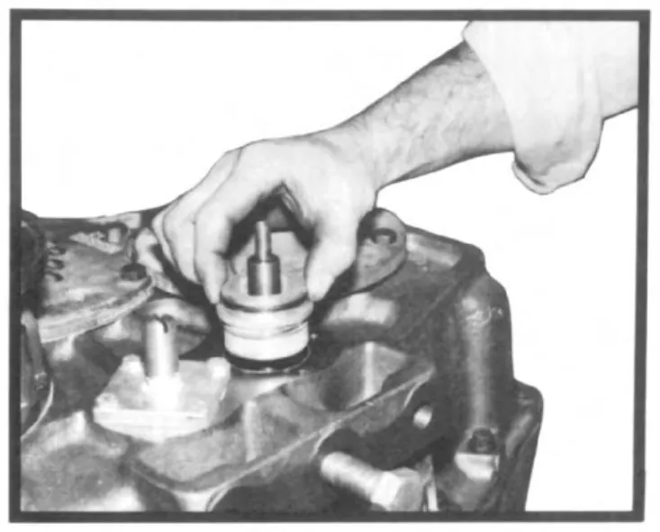 **Fig. 33**, figura del manual de servicio Fabco PTO-110: G. Ensamble y ajuste del cilindro de cambios
